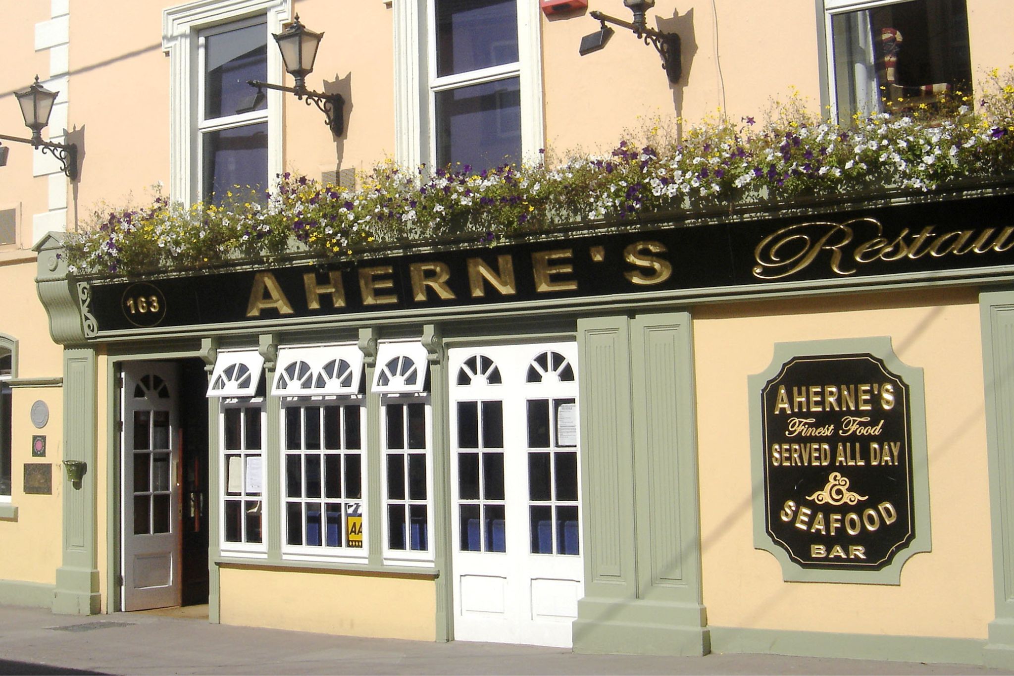 Ahernes townhouse www.irelandhotels.com_v3